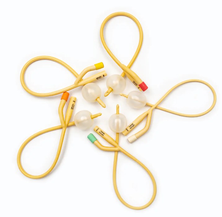 Hvordan påvirker et urinkateters materialer og struktur den faktiske brugeroplevelse?