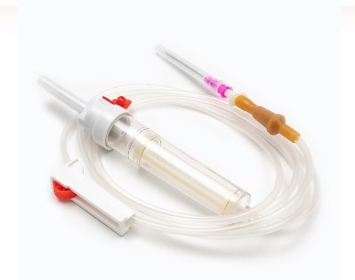 Hvordan påvirker designdetaljerne for et blodtransfusionssæt direkte transfusionskvaliteten?